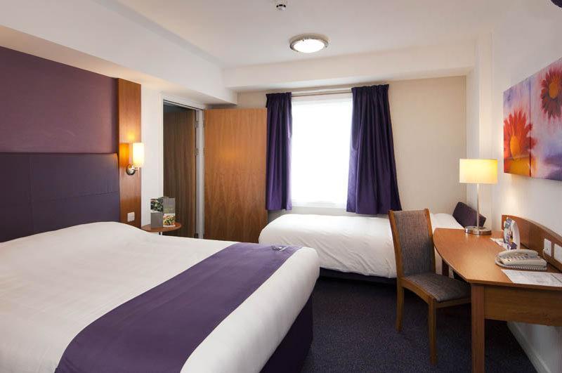 Premier Inn Huddersfield Central Kültér fotó